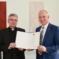 Mainz, Johannes Gutenberg-Universität. Der Präsident der JGU Georg Krausch ernennt Bischof Peter Kohlgraf zum Honorarprofessor  © Bernd Eßling      29.01.2024